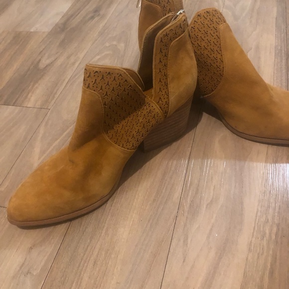 Vince Camuto suede ankle zip 5.5 Norva V Bootie Pumpkin Spice Brown Tan - Picture 6 of 9